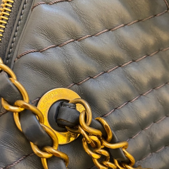 Like new! Vintage Chanel Navy chevron - Picture 13 of 16